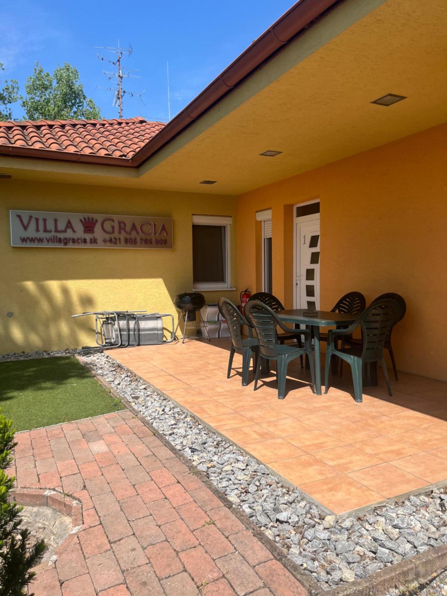 Villa Gracia Patince Exterior photo