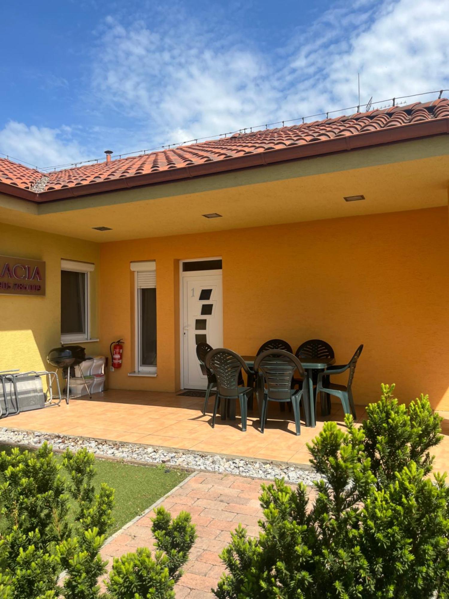 Villa Gracia Patince Exterior photo