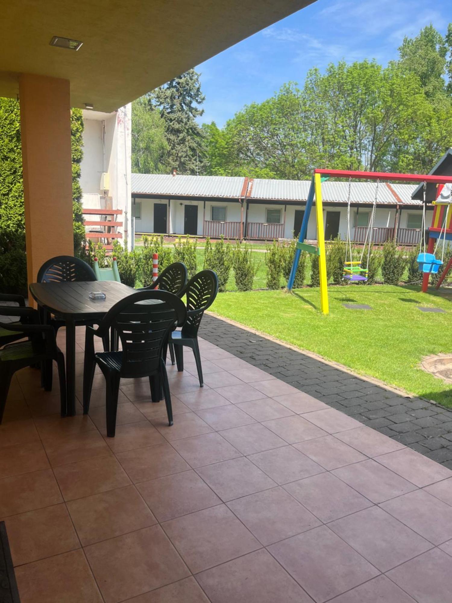 Villa Gracia Patince Exterior photo